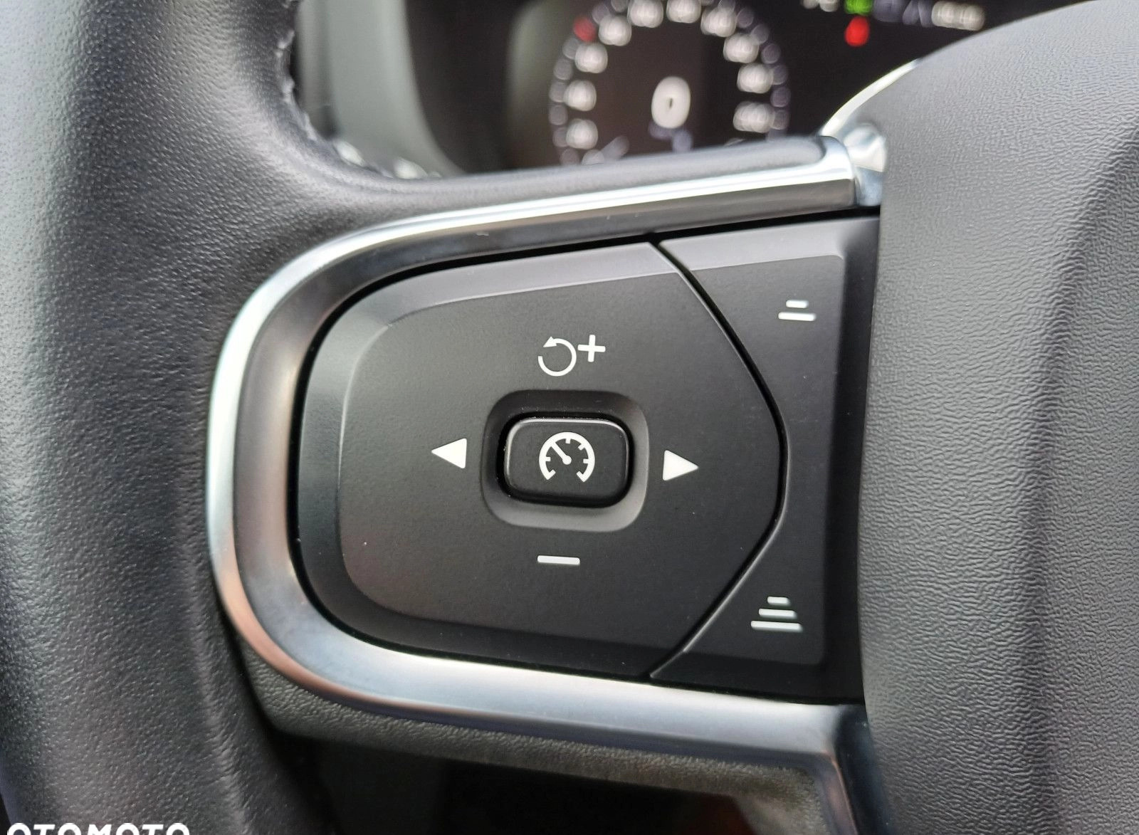Volvo XC 60 cena 149900 przebieg: 74033, rok produkcji 2020 z Knurów małe 277